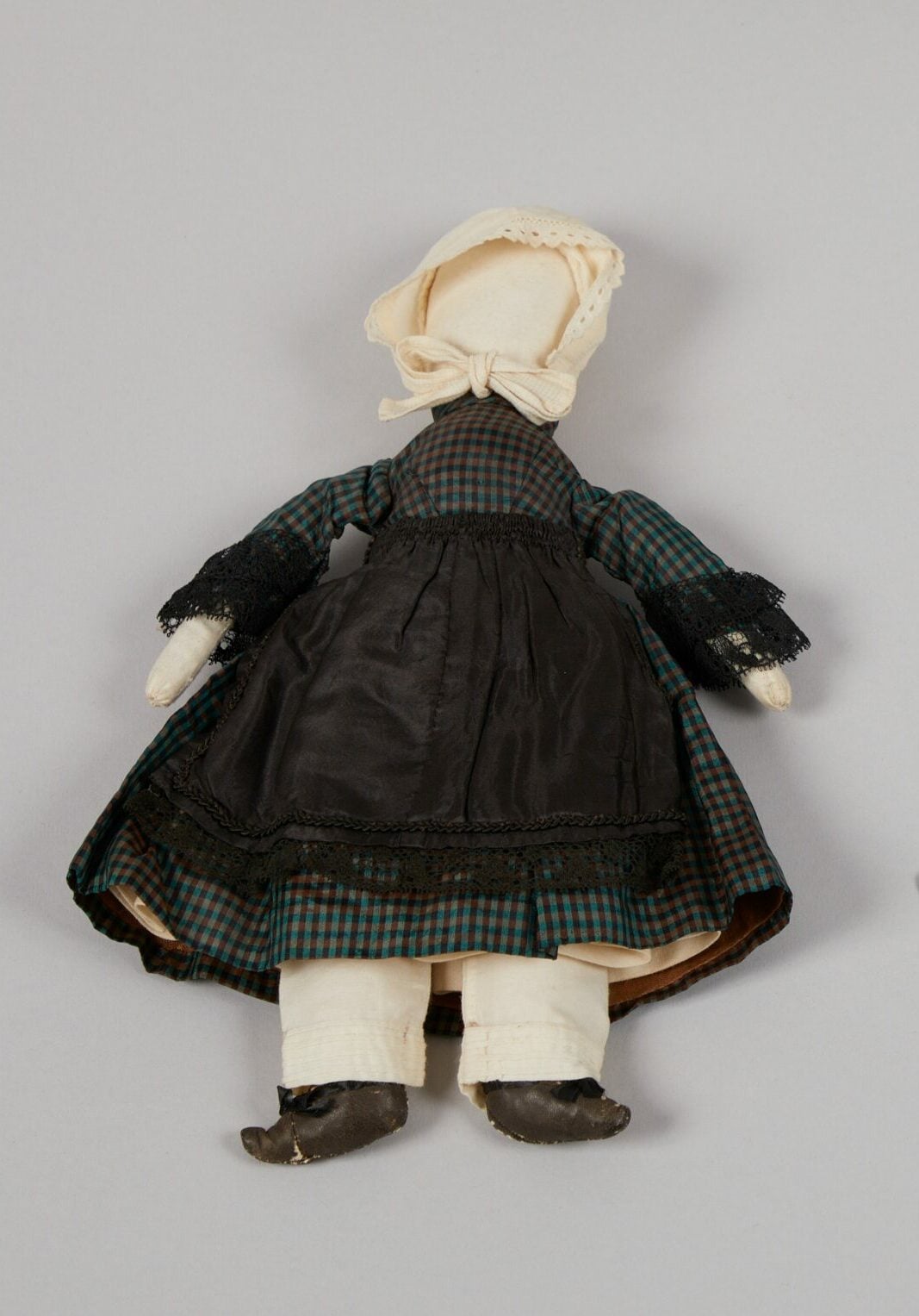 Sharing History: Historic New England Objects on the Move